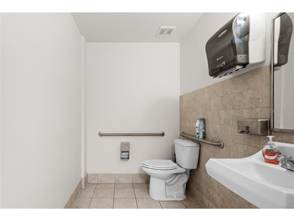 6515 NW 16th Street Gainesville FL 32653 GC534093 image15