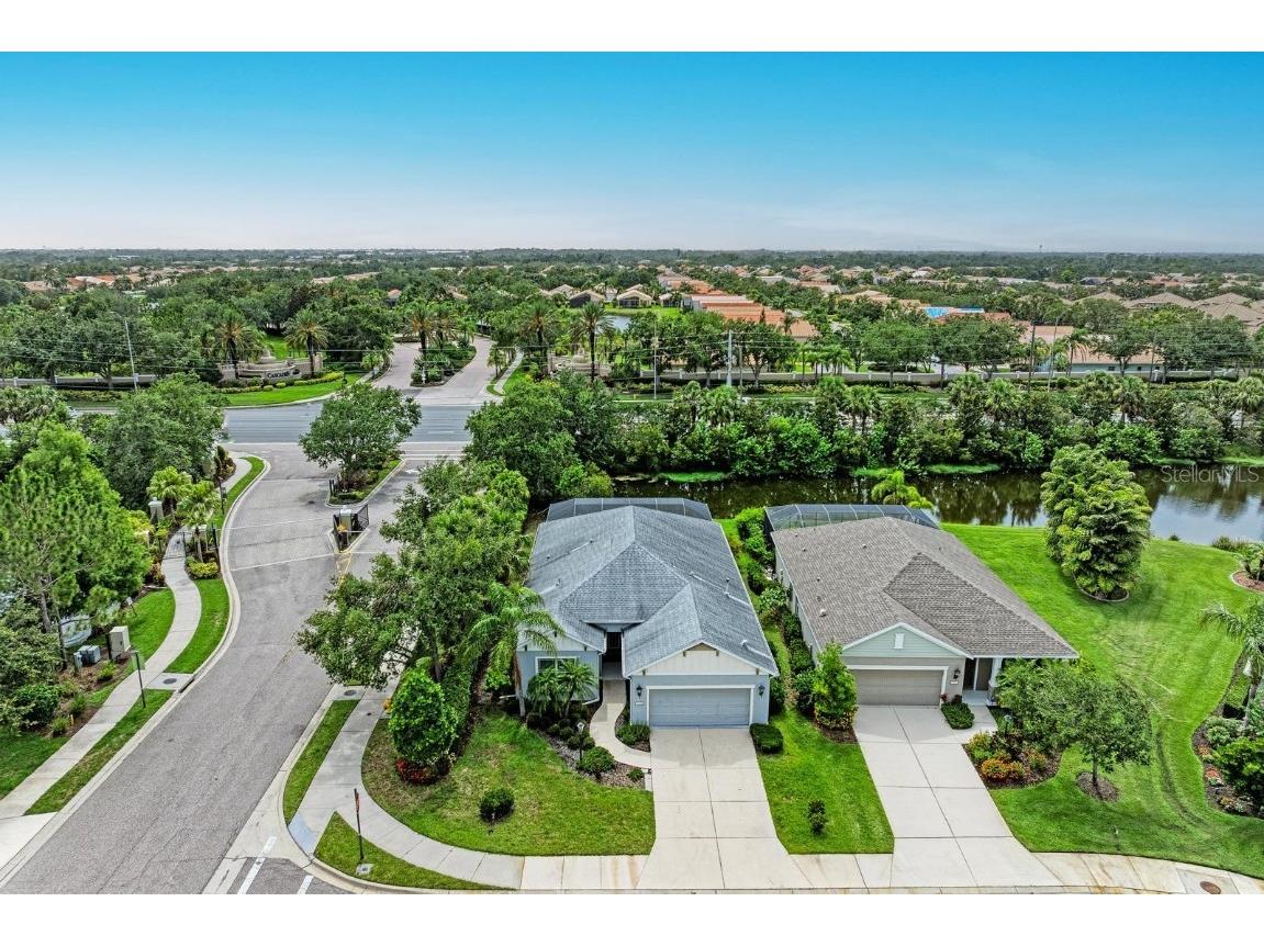 6516 Palm Leaf Court Sarasota FL 34243 A4655967 image2