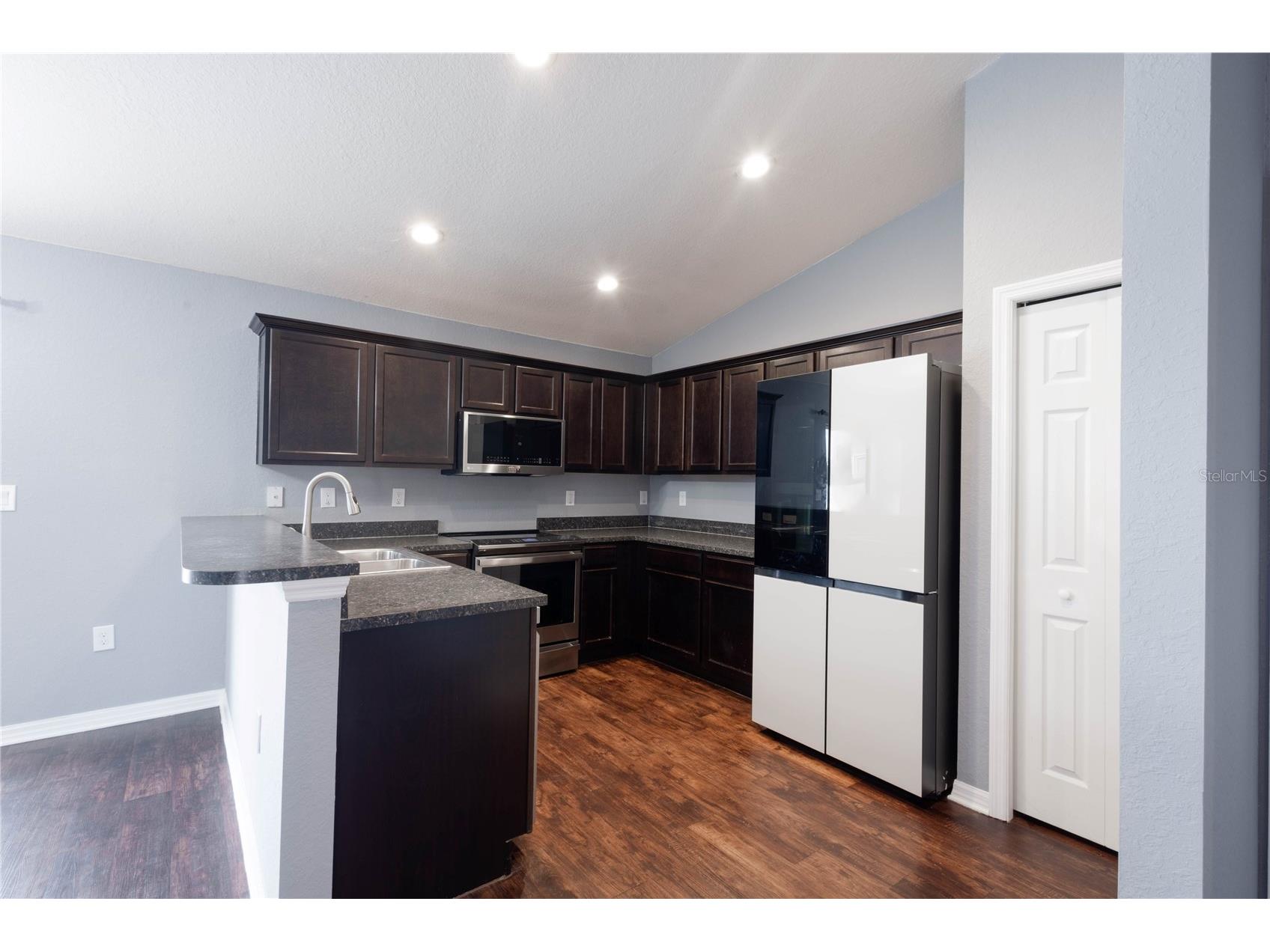 6517 Bayston Hill Place Zephyrhills FL 33541 W7884560 image4