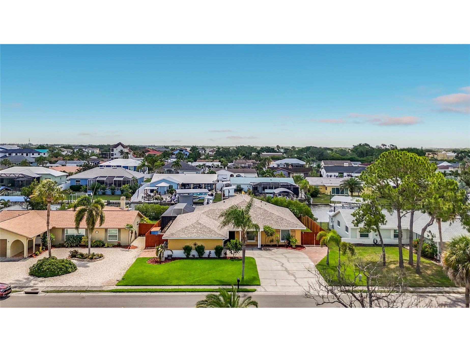 6517 Solitaire Palm Way Apollo Beach FL 33572 - TAMPA BAY L4962373 image2