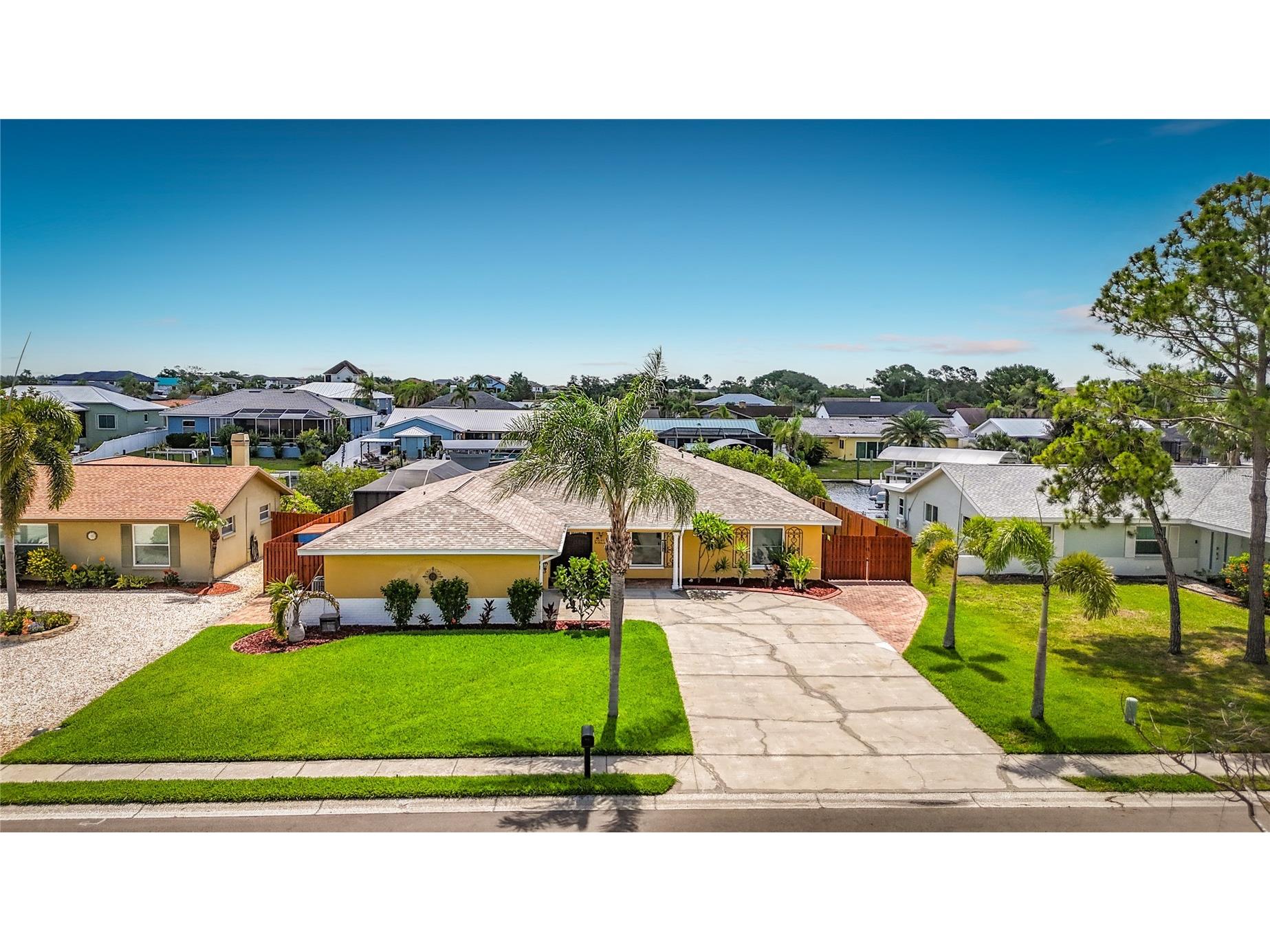 6517 Solitaire Palm Way Apollo Beach FL 33572 - TAMPA BAY L4962373 image3