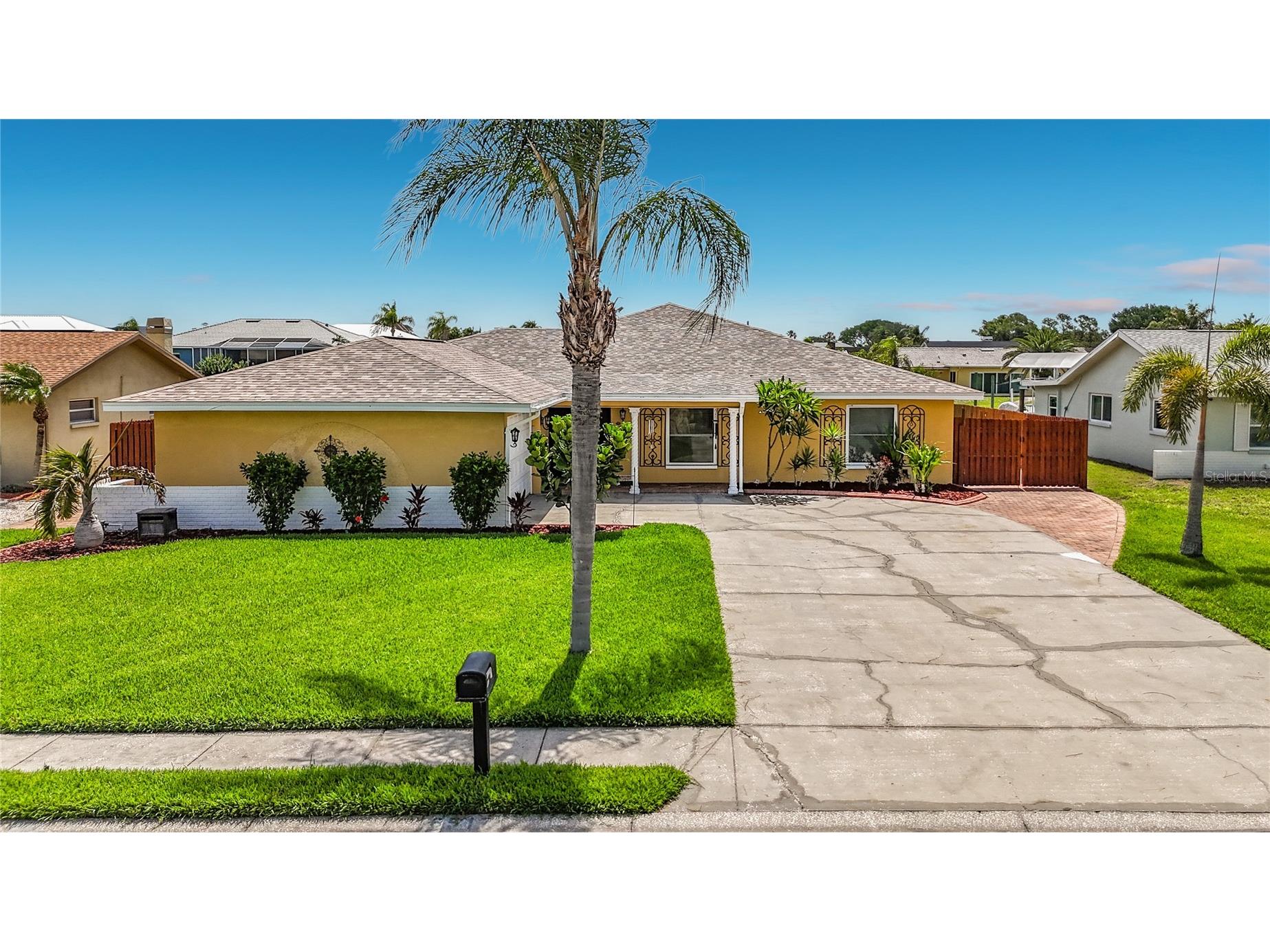 6517 Solitaire Palm Way Apollo Beach FL 33572 - TAMPA BAY L4962373 image4