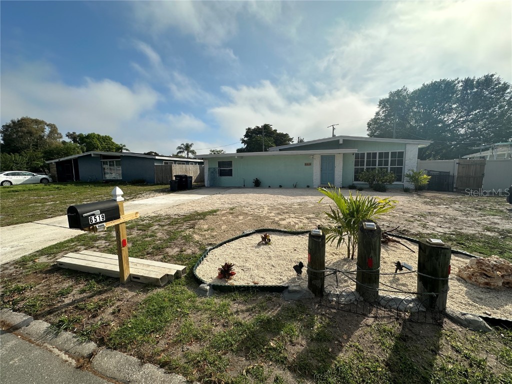 6519 Wellesley Drive Bradenton FL 34207 A4602282 image1