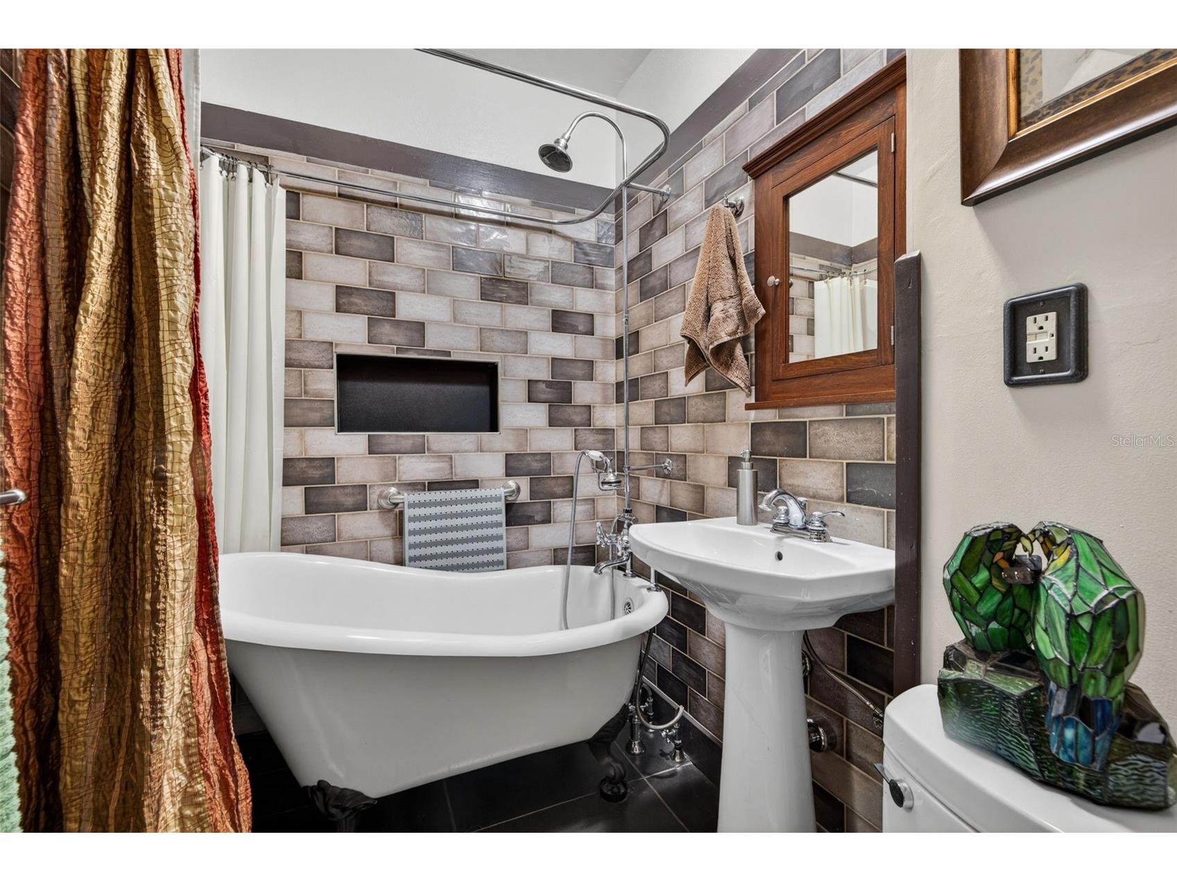 652 8th Avenue N Saint Petersburg FL 33701 TB8510345 image16