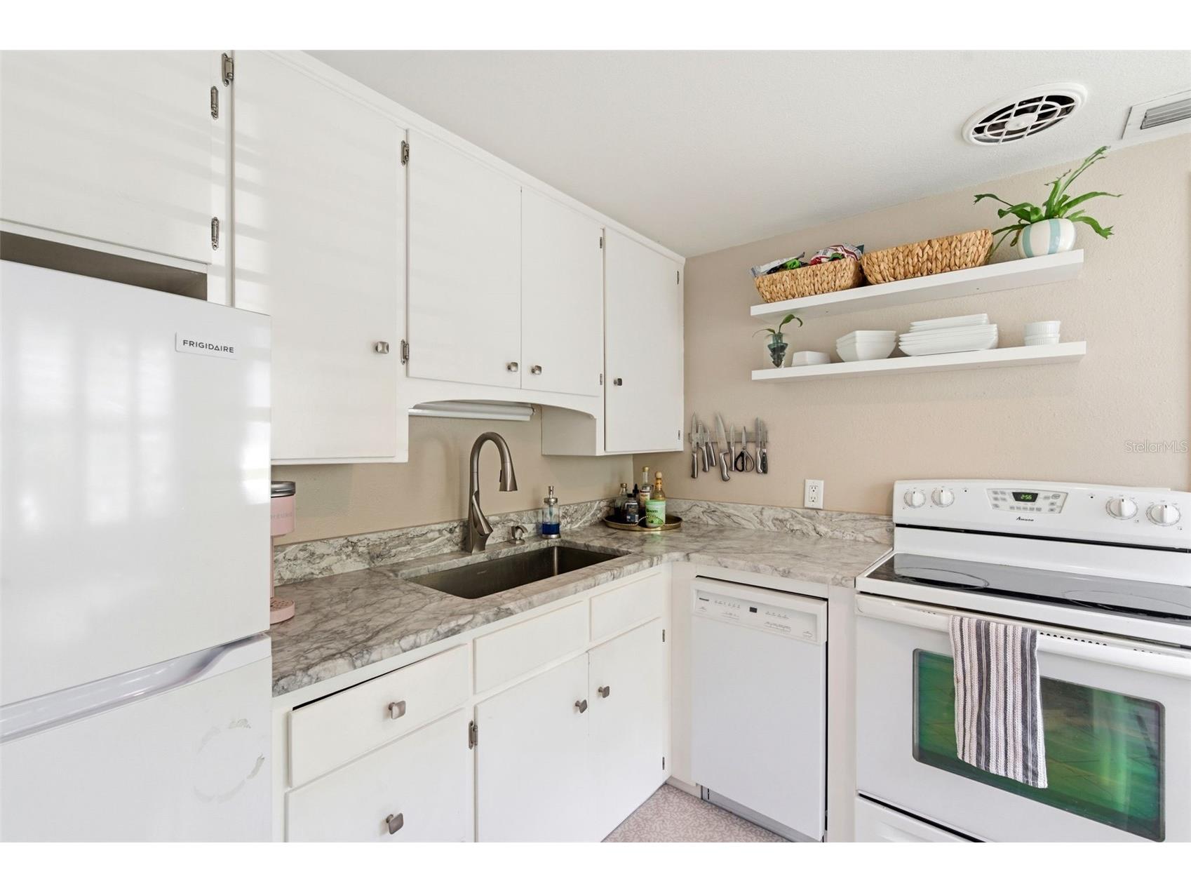652 Lexington Street Dunedin FL 34698 TB8518115 image12