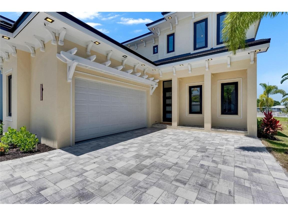 6522 Simone Shores Circle Apollo Beach FL 33572 - ST. CRUEX CANAL TB8389832 image1