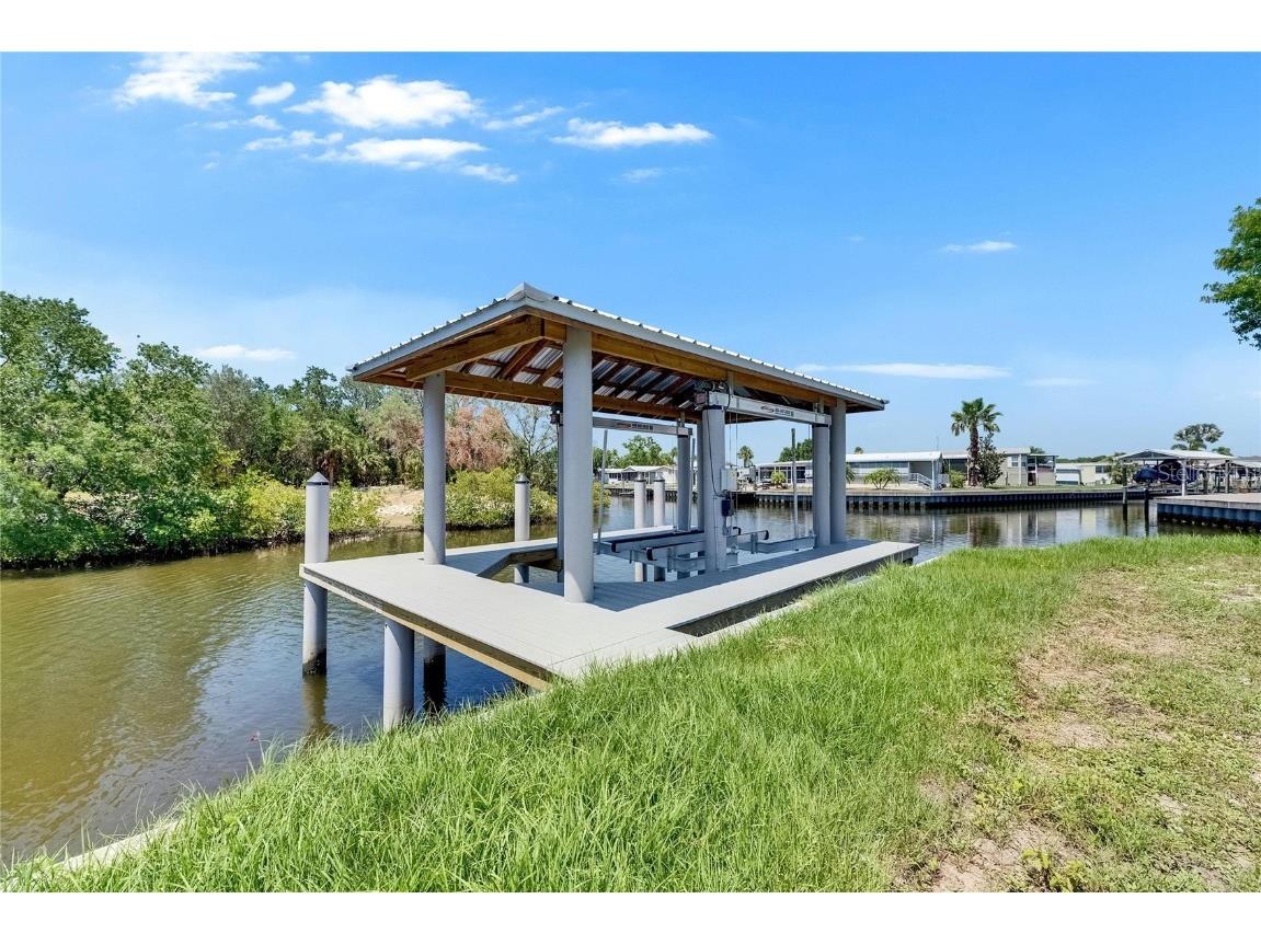 6522 Simone Shores Circle Apollo Beach FL 33572 - ST. CRUEX CANAL TB8389832 image2