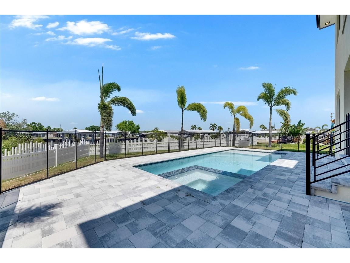 6522 Simone Shores Circle Apollo Beach FL 33572 - ST. CRUEX CANAL TB8389832 image24