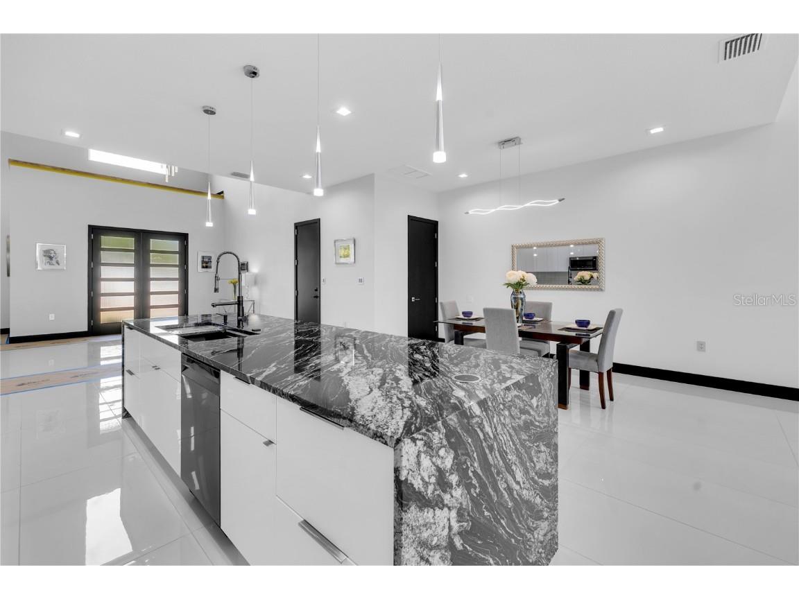 6524 6th Avenue N Saint Petersburg FL 33710 TB8332642 image16