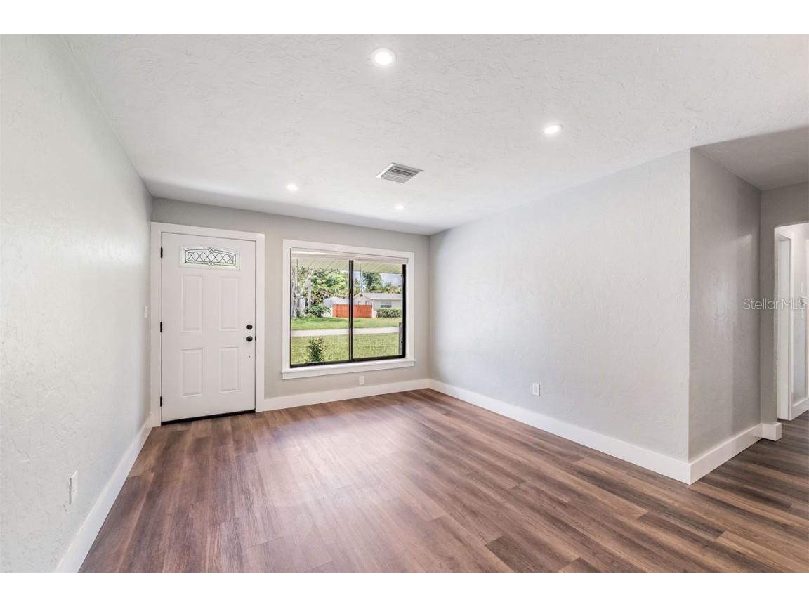 6525 15th Street N Saint Petersburg FL 33702 TB8412266 image9