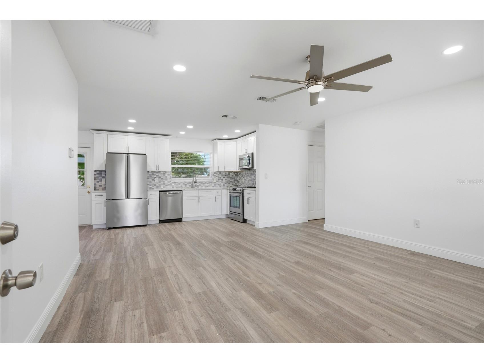 6526 43rd Avenue N Kenneth City FL 33709 TB8496816 image3