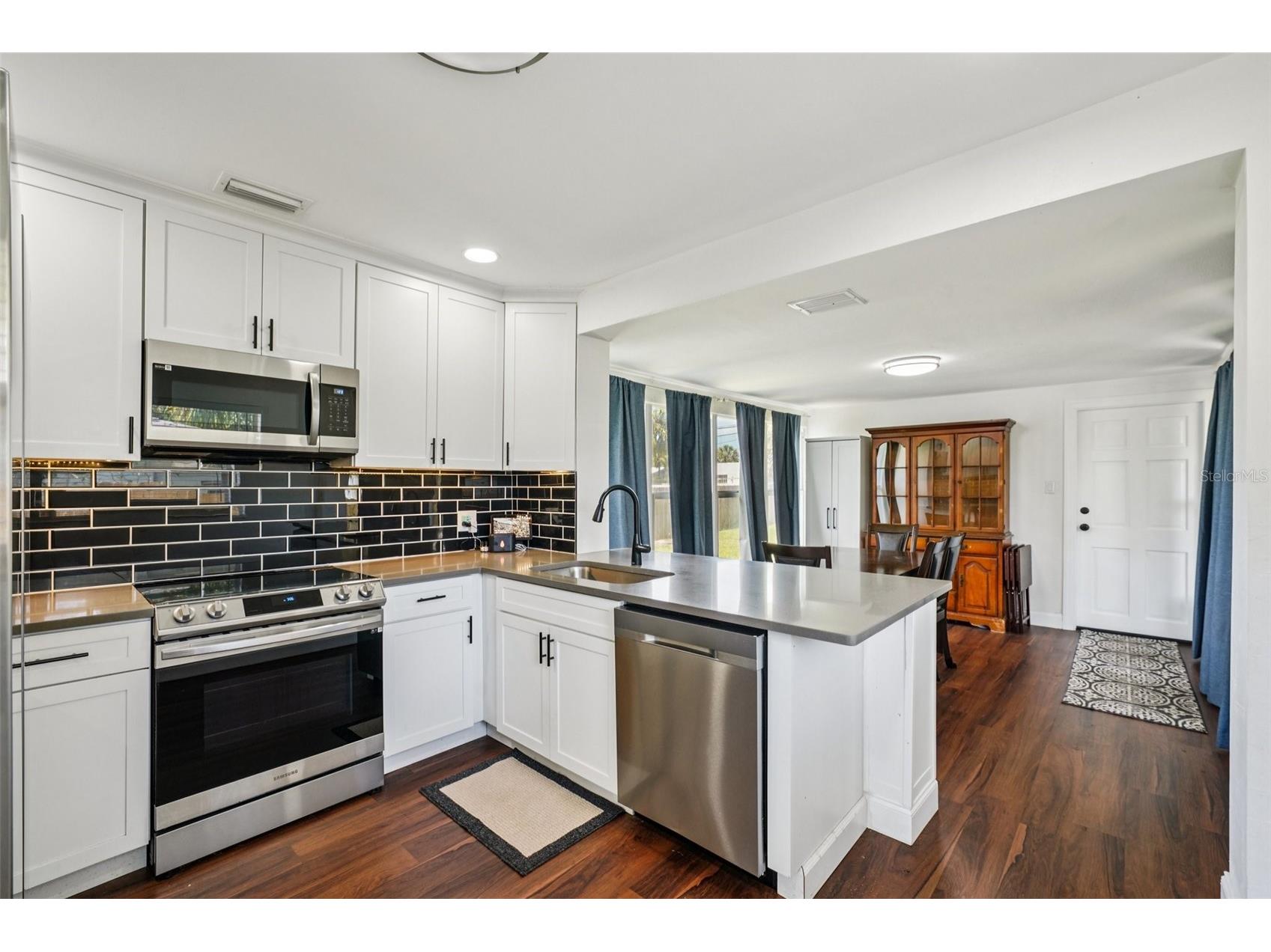 6527 3rd Avenue S Saint Petersburg FL 33707 TB8496005 image10