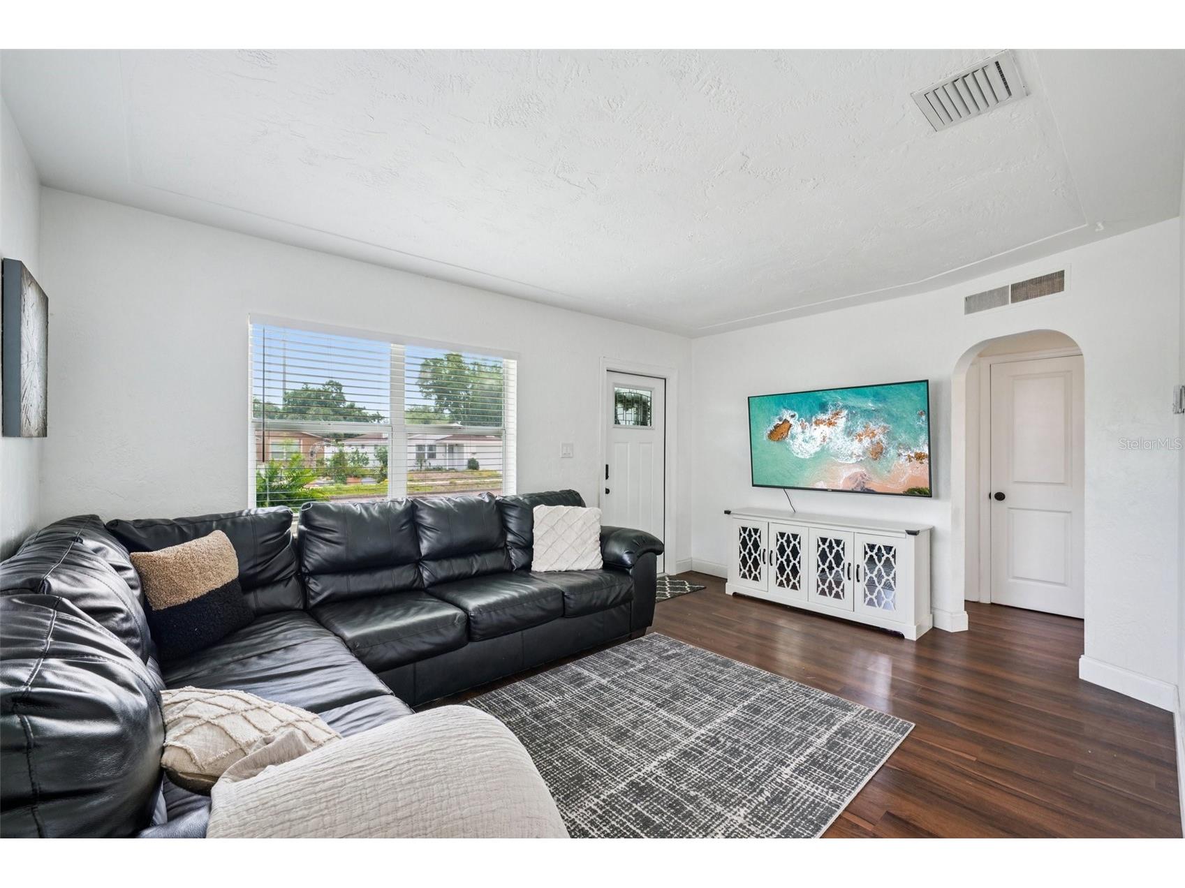 6527 3rd Avenue S Saint Petersburg FL 33707 TB8496005 image3