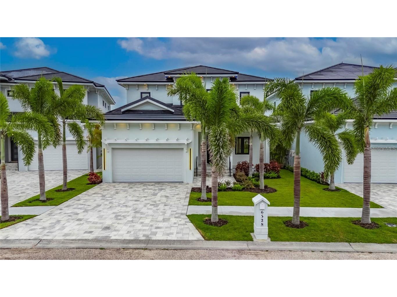 6528 Simone Shores Circle Apollo Beach FL 33572 - ST. CRUEX CANAL TB8392991 image1