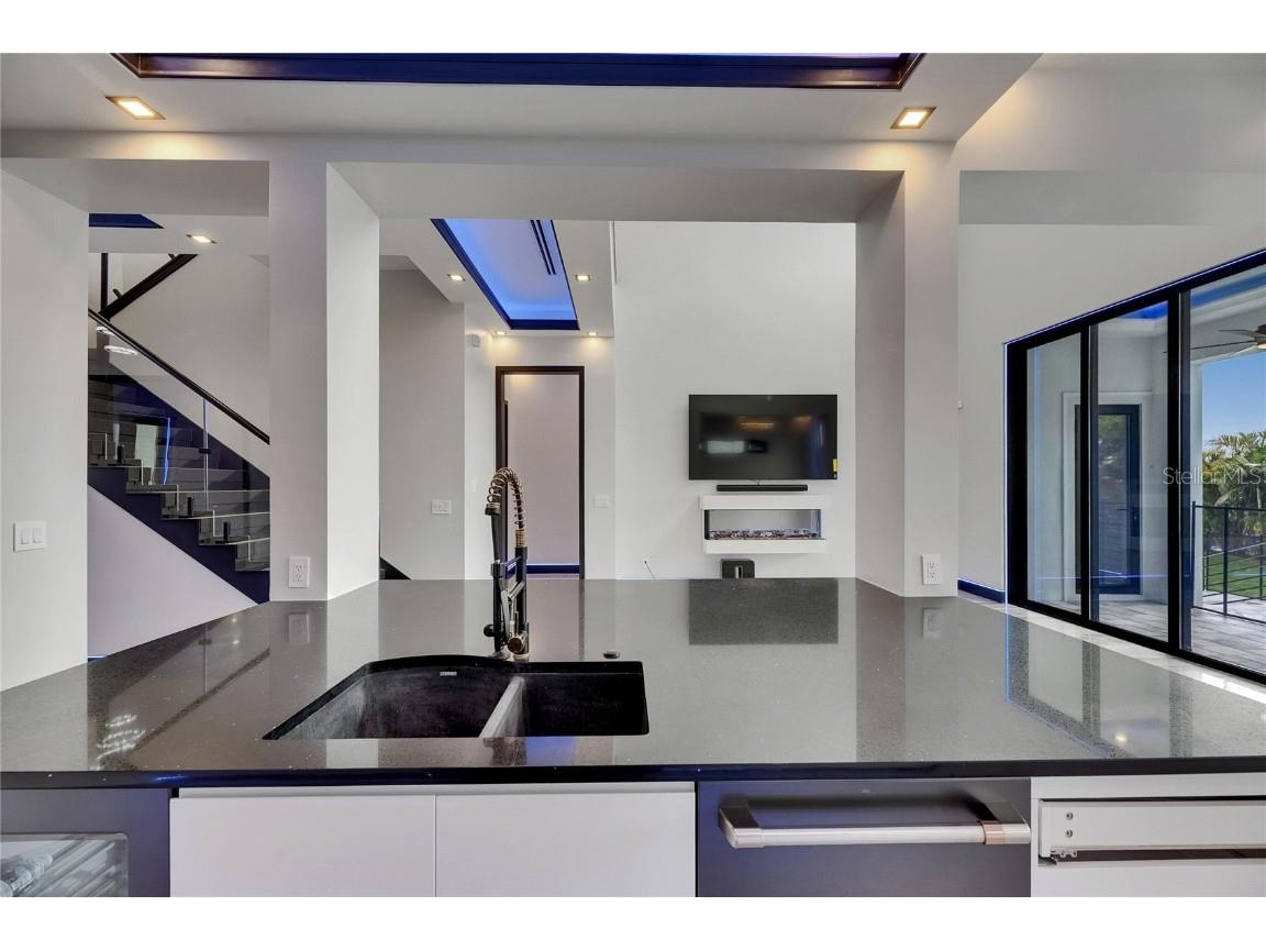 6528 Simone Shores Circle Apollo Beach FL 33572 - ST. CRUEX CANAL TB8392991 image40