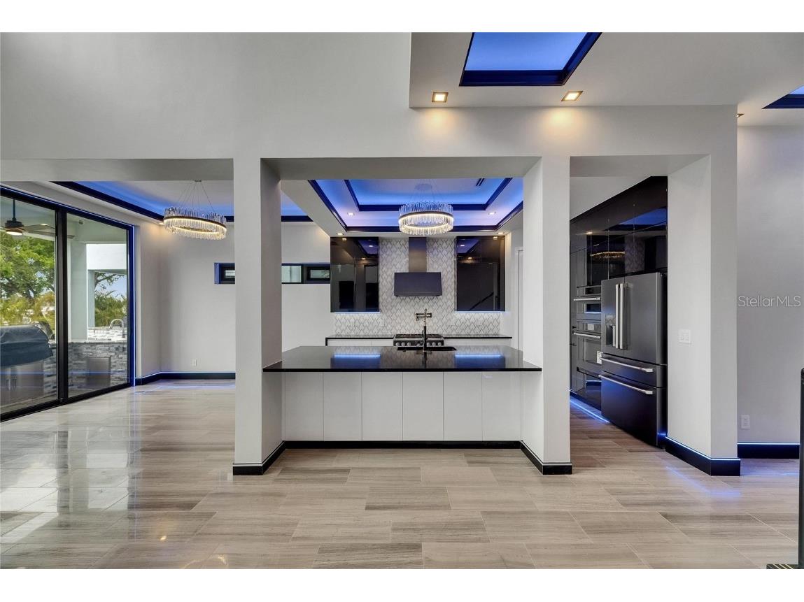 6528 Simone Shores Circle Apollo Beach FL 33572 - ST. CRUEX CANAL TB8392991 image5