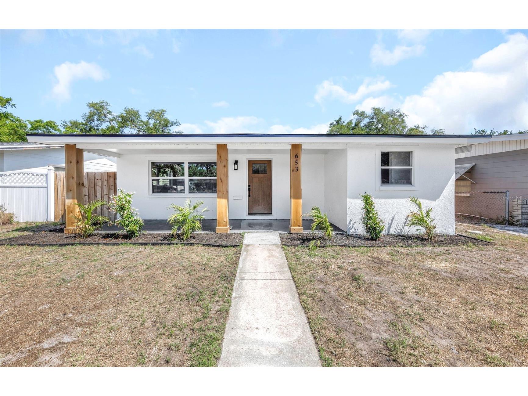 653 64th Avenue S Saint Petersburg FL 33705 TB8498543 image1