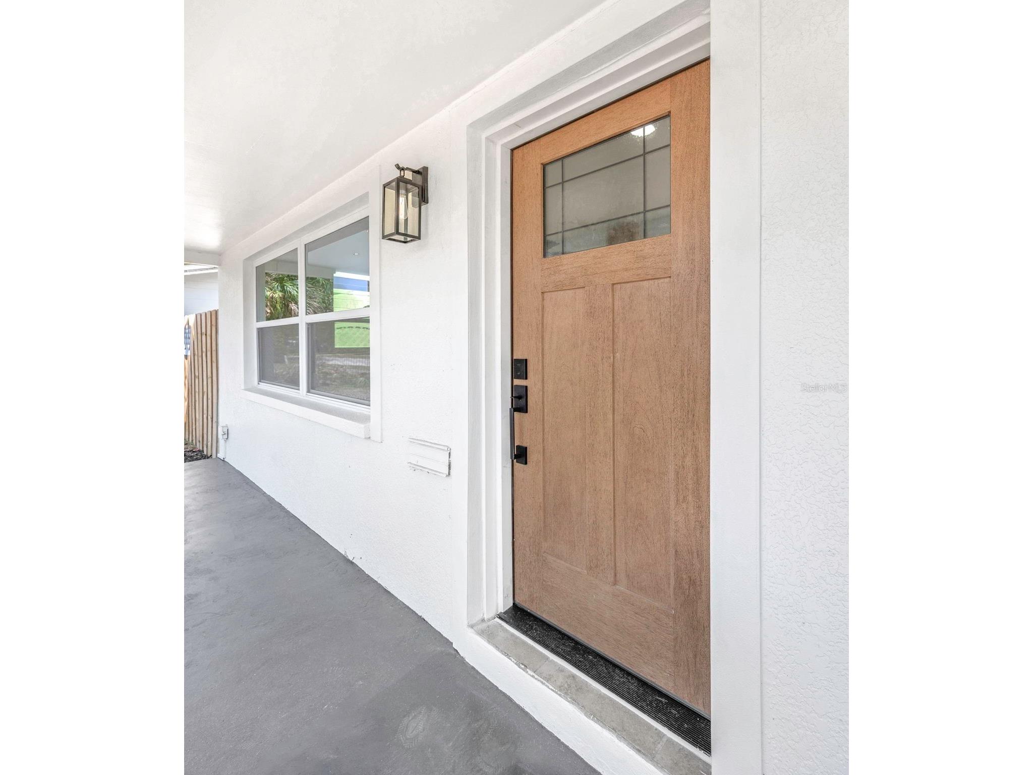 653 64th Avenue S Saint Petersburg FL 33705 TB8498543 image2