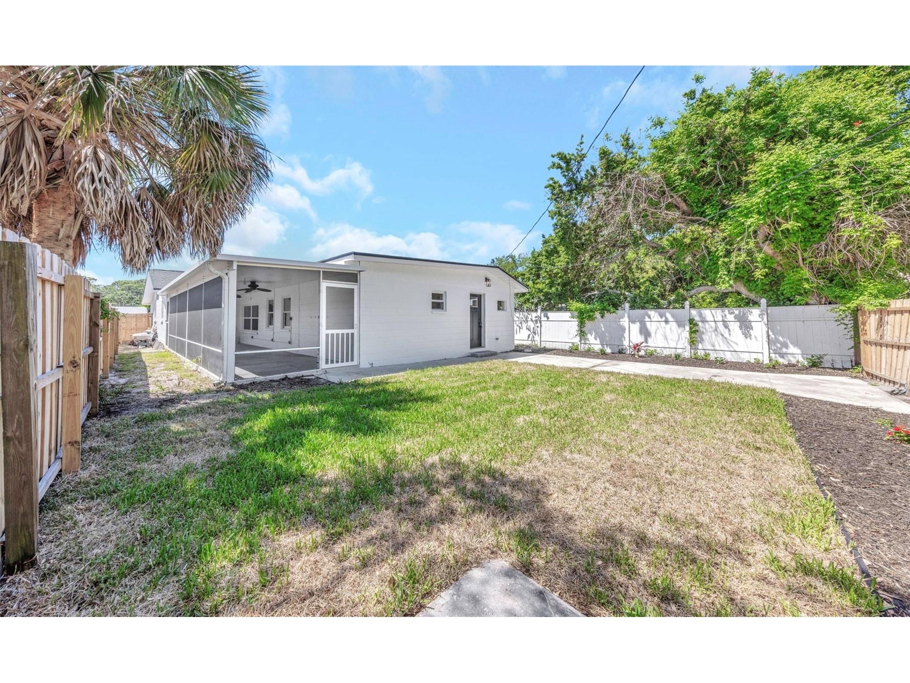 653 64th Avenue S Saint Petersburg FL 33705 TB8498543 image27