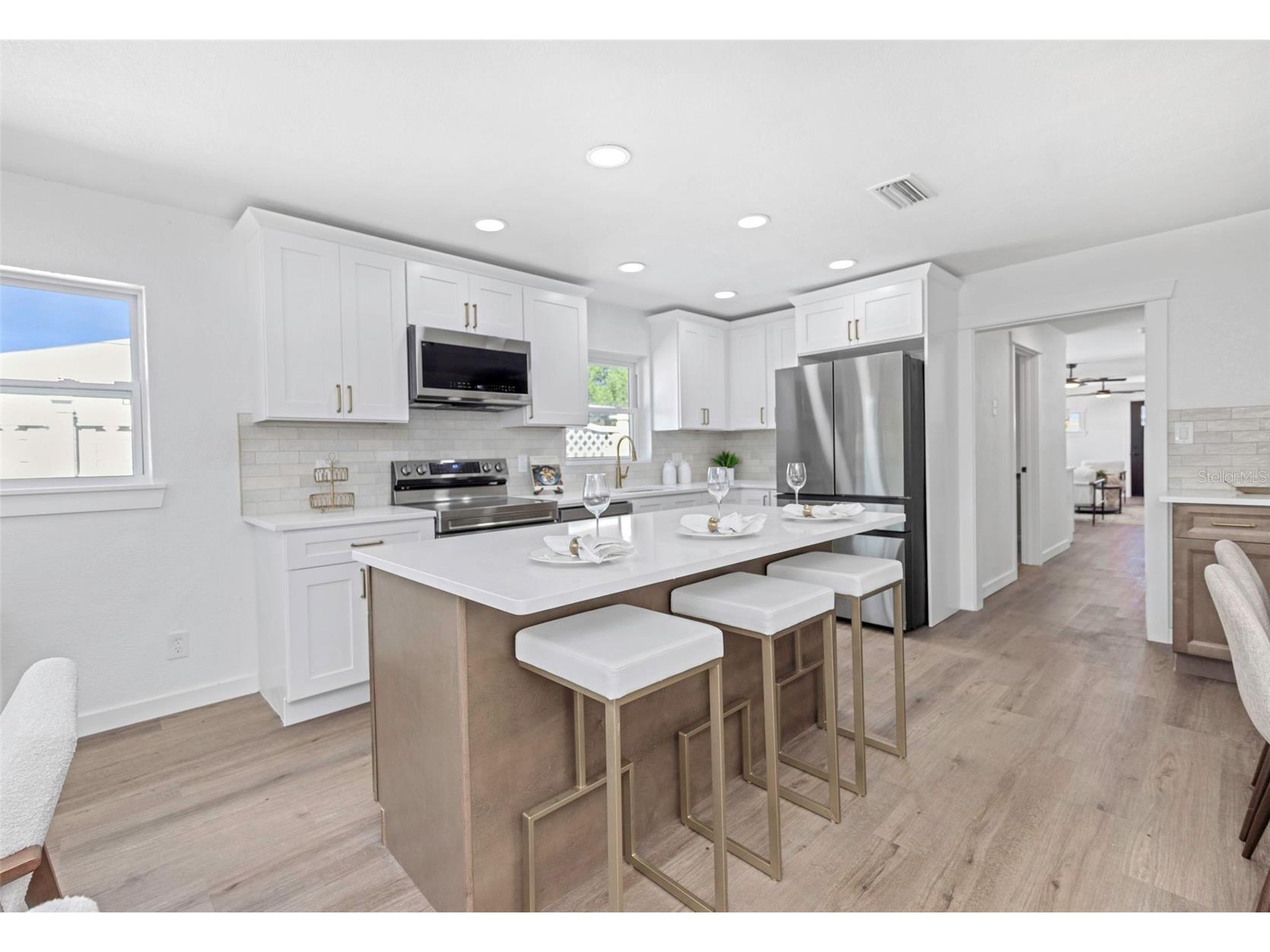 653 64th Avenue S Saint Petersburg FL 33705 TB8498543 image4