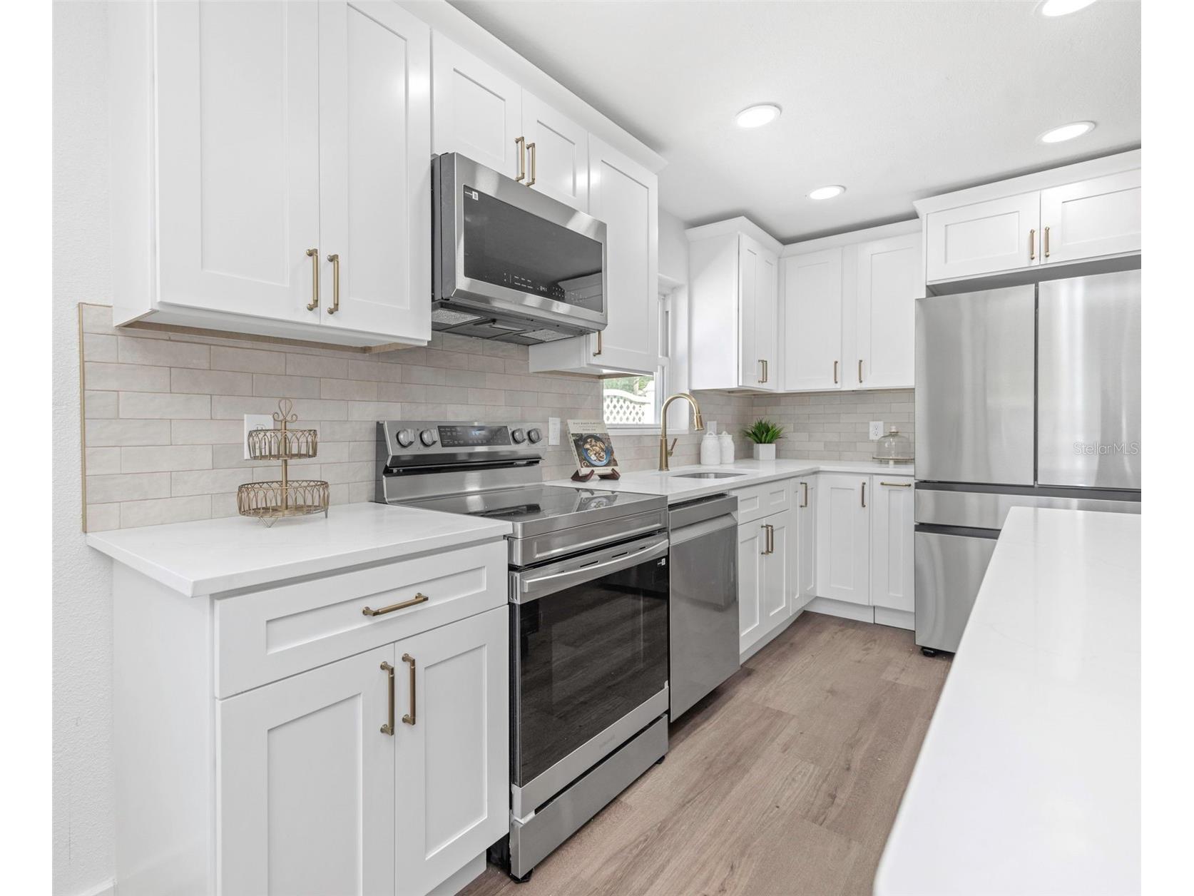 653 64th Avenue S Saint Petersburg FL 33705 TB8498543 image6