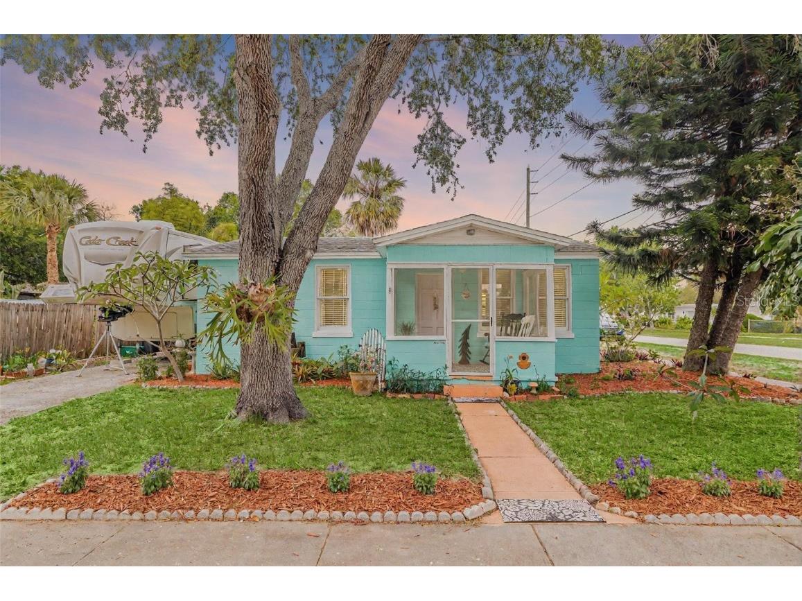 653 E Spruce Street Tarpon Springs FL 34689 TB8384532 image1