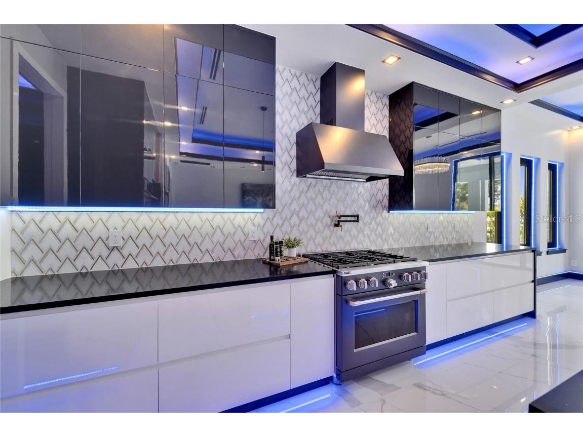 6530 Simone Shores Circle Apollo Beach FL 33572 - ST. CRUEX CANAL TB8390462 image24