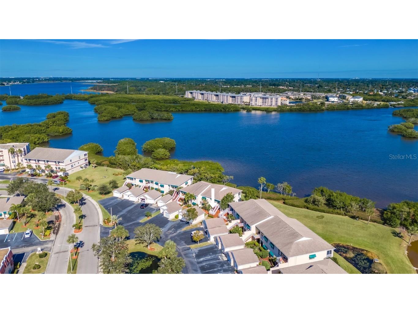 6533 99th Way N #19D Saint Petersburg FL 33708 - LONG BAYOU U8225284 image1