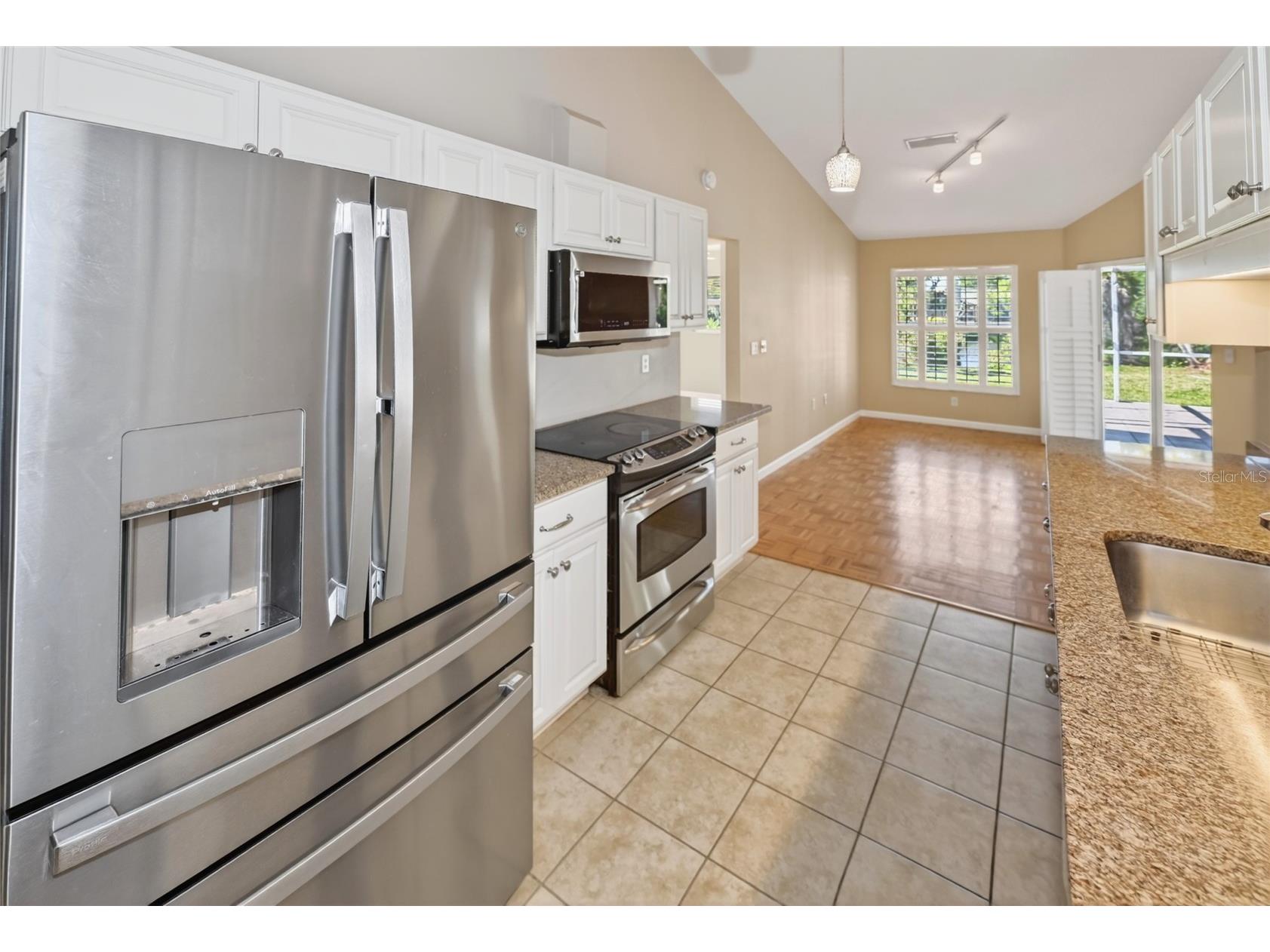 6535 Canary Street Sarasota FL 34241 - ON GOLDEN A4690621 image19