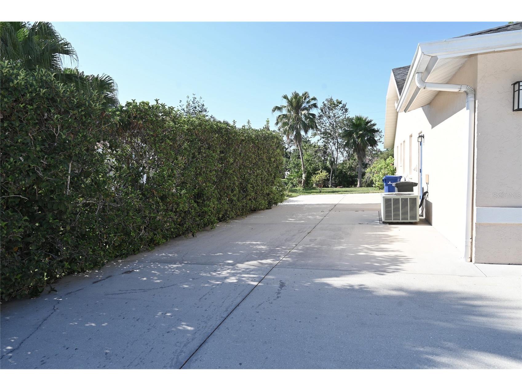 6535 Canary Street Sarasota FL 34241 - ON GOLDEN A4698749 image35