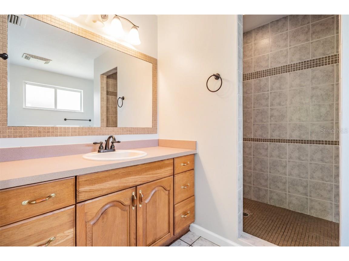 6536 Northlake Drive Zephyrhills FL 33542 T3545068 image32