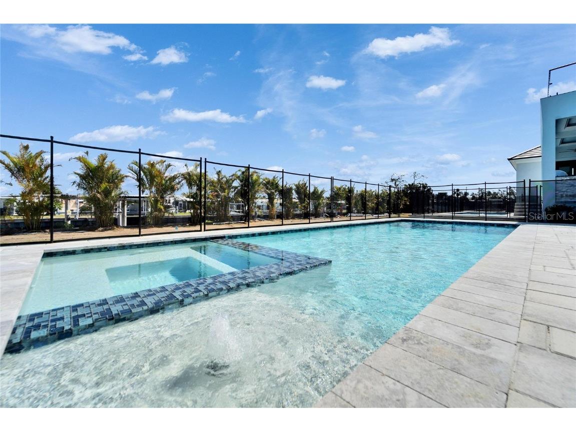 6536 Simone Shores Circle Apollo Beach FL 33572 TB8346839 image3