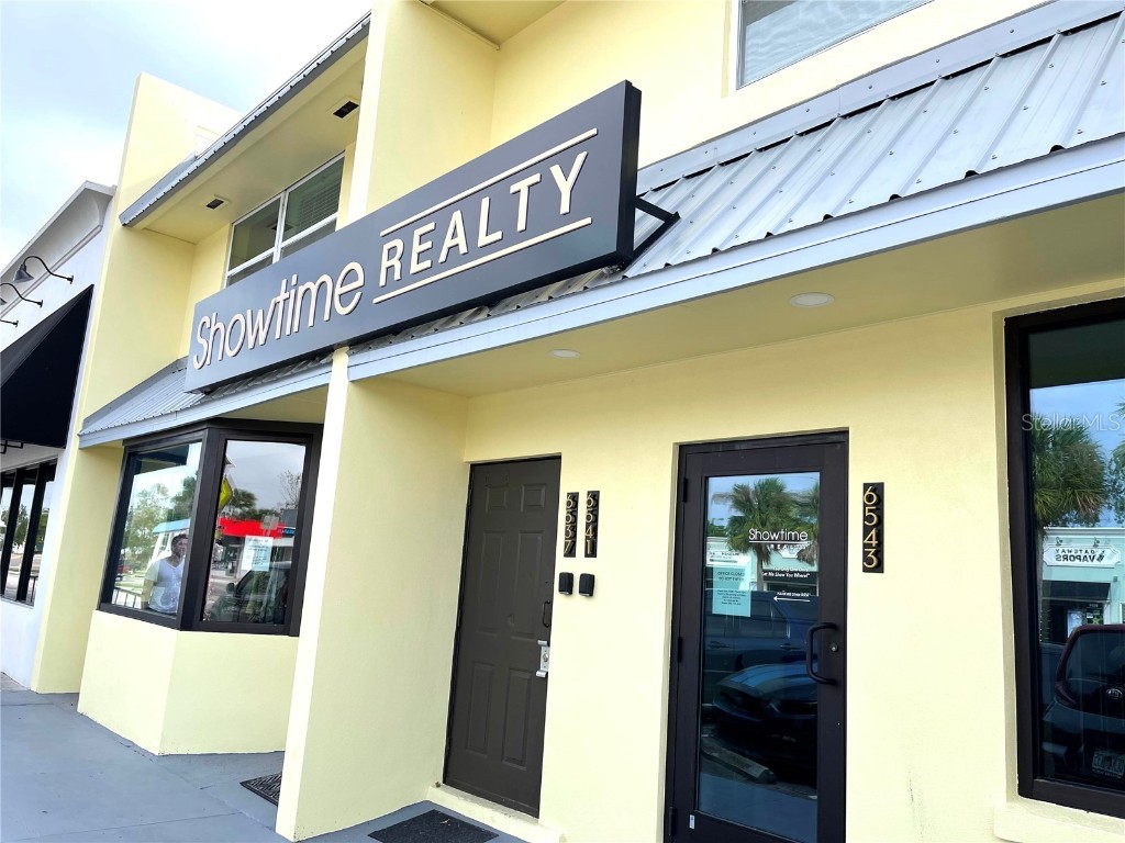 6539 Gateway Avenue #6543 Sarasota FL 34231 A4584571 image1