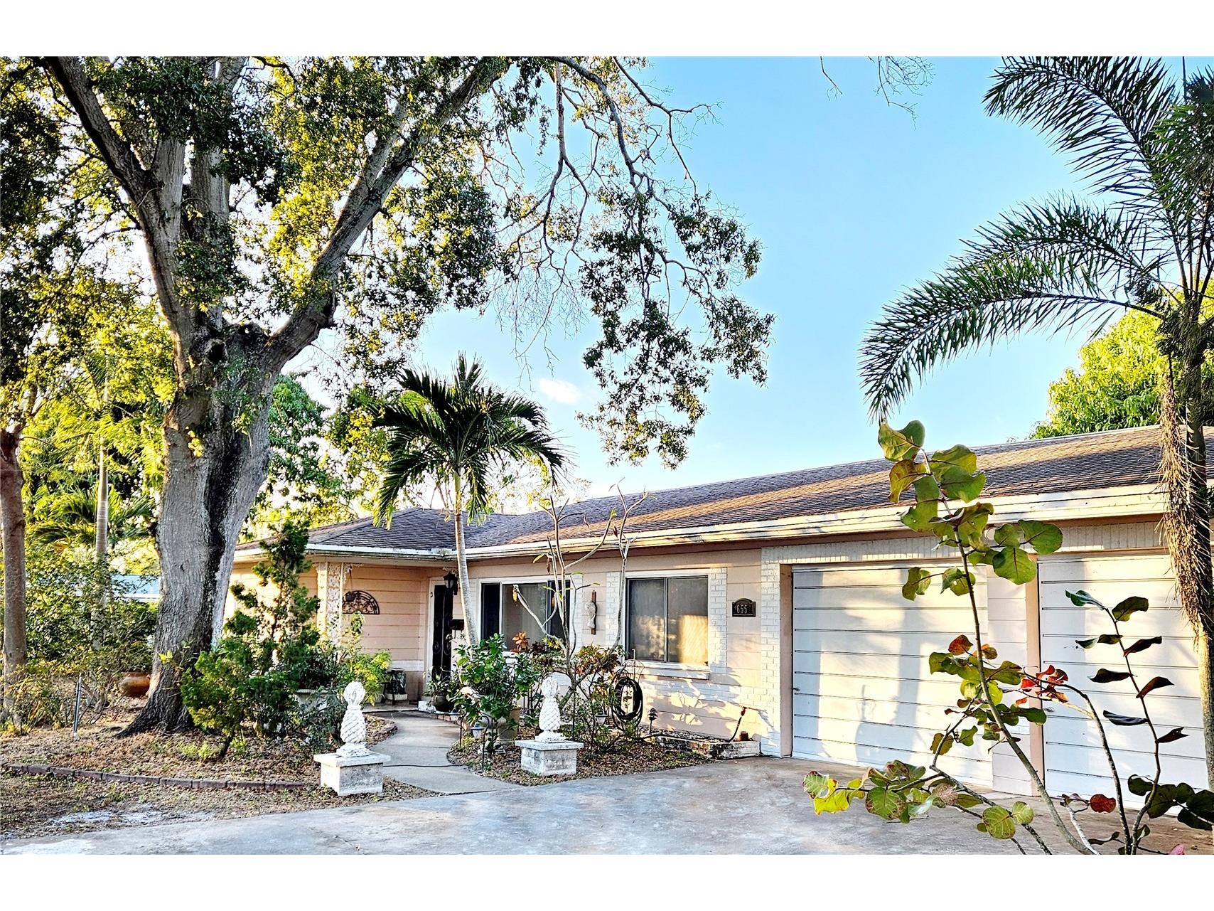 655 42nd Avenue N Saint Petersburg FL 33703 TB8469420 image1
