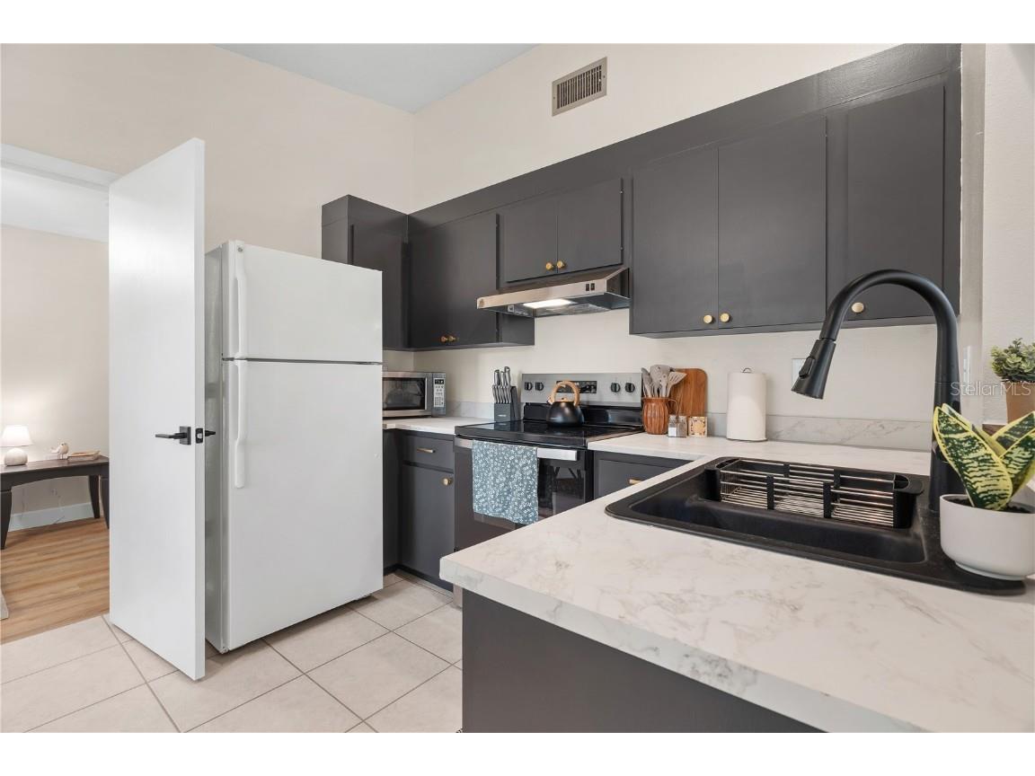 655 Hand Avenue Sarasota FL 34232 A4664516 image11