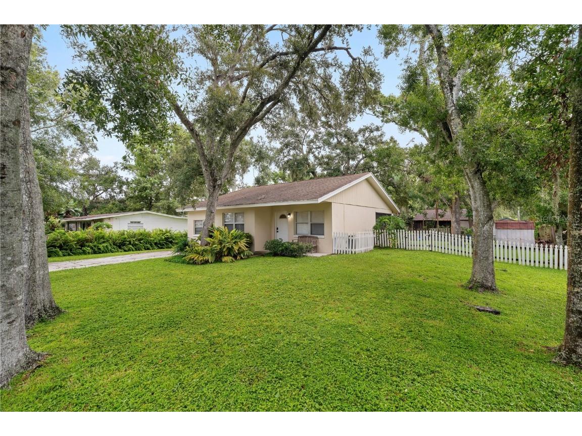 655 Hand Avenue Sarasota FL 34232 A4664516 image3