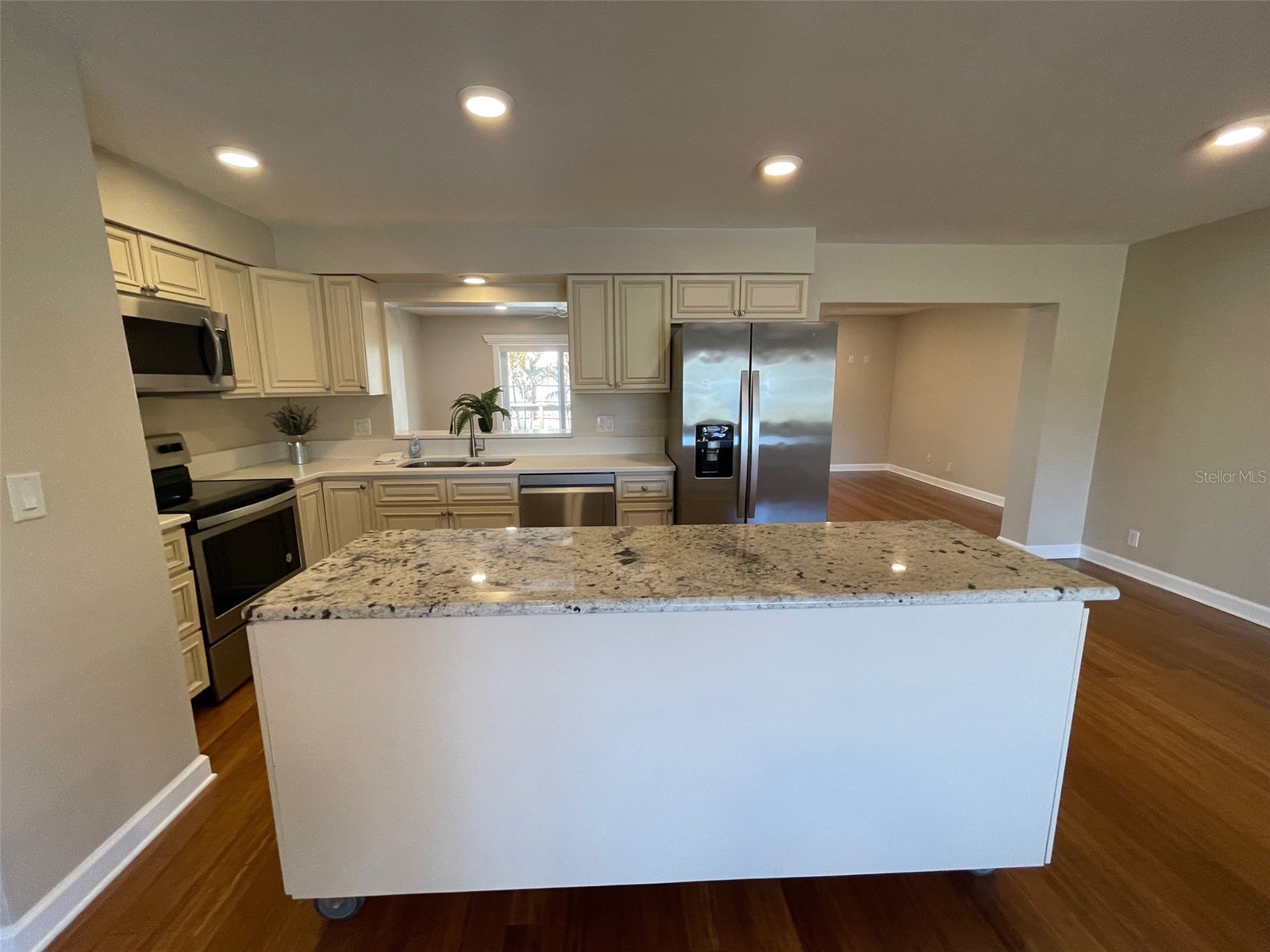 6556 27th Street N Saint Petersburg FL 33702 TB8481947 image3