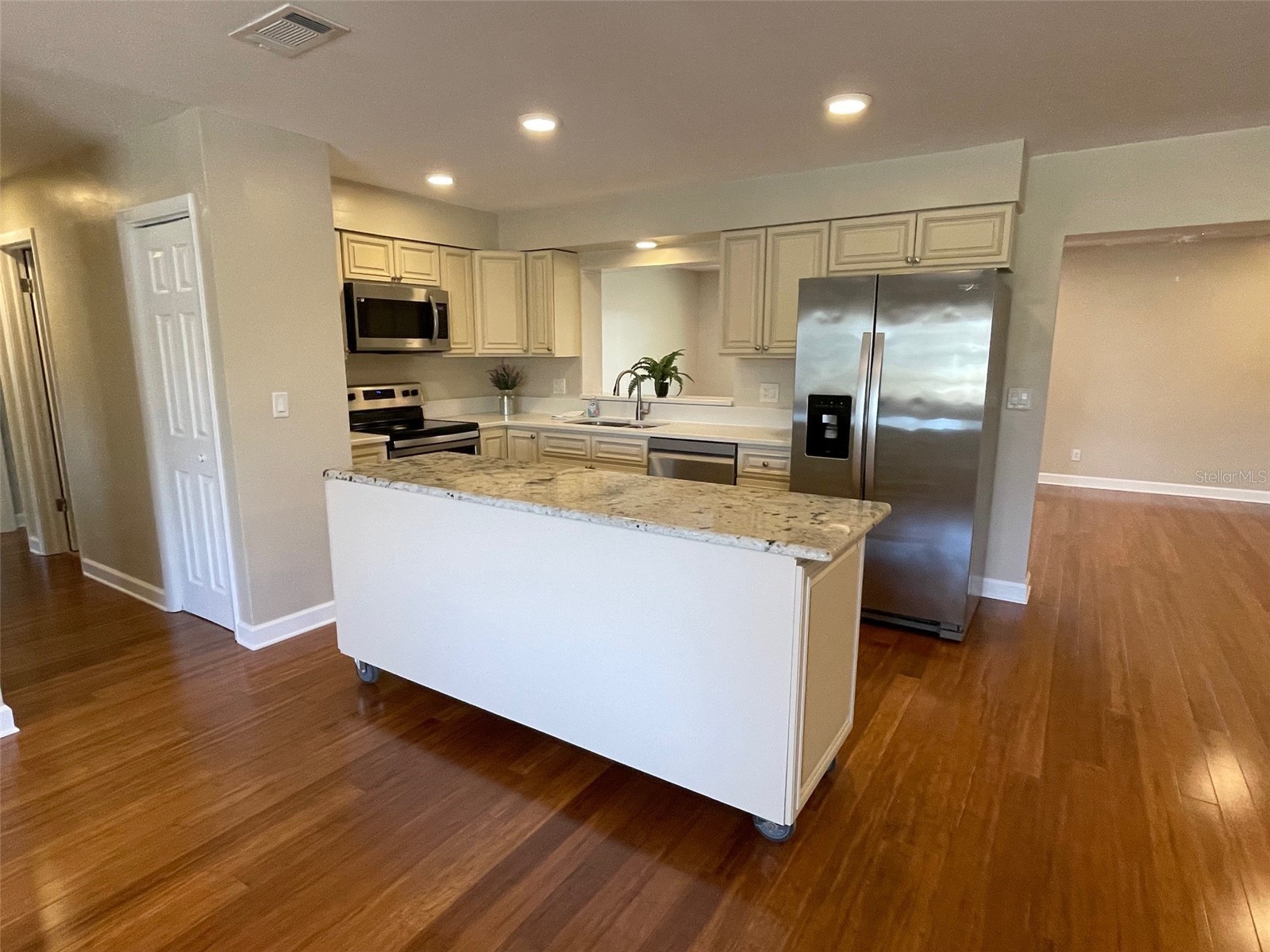 6556 27th Street N Saint Petersburg FL 33702 TB8481947 image4