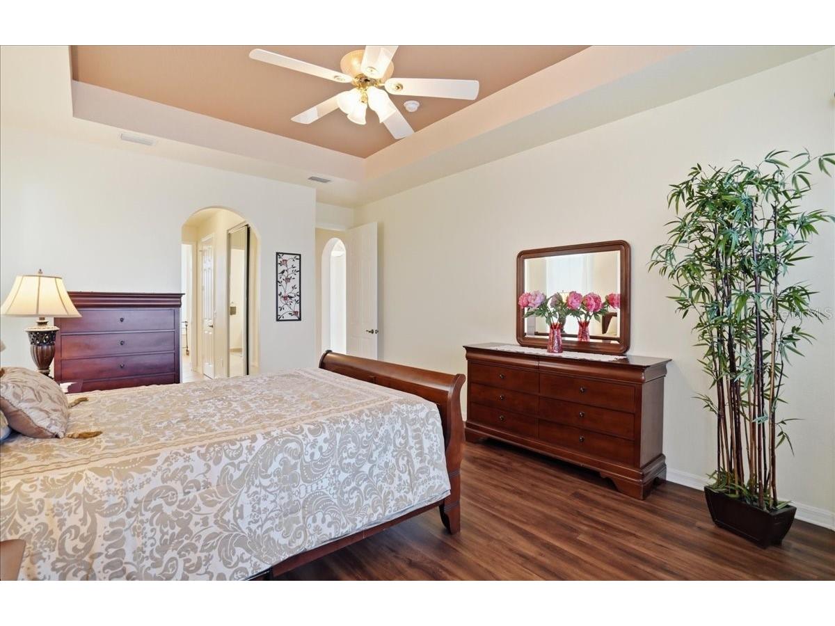 6558 41st Court E Sarasota FL 34243 A4684051 image25