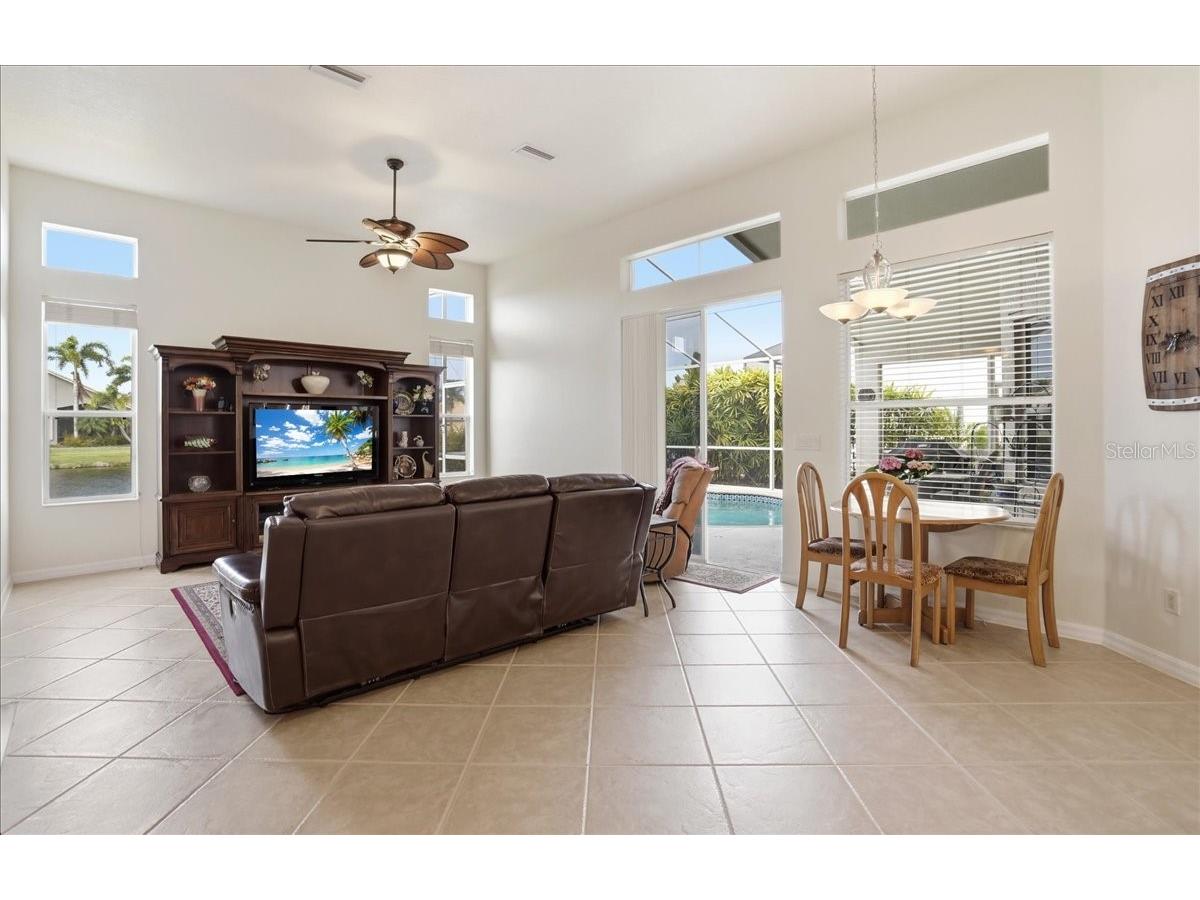 6558 41st Court E Sarasota FL 34243 A4684051 image5