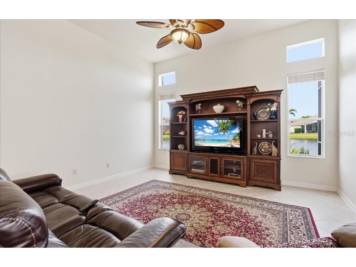 6558 41st Court E Sarasota FL 34243 A4684051 image6
