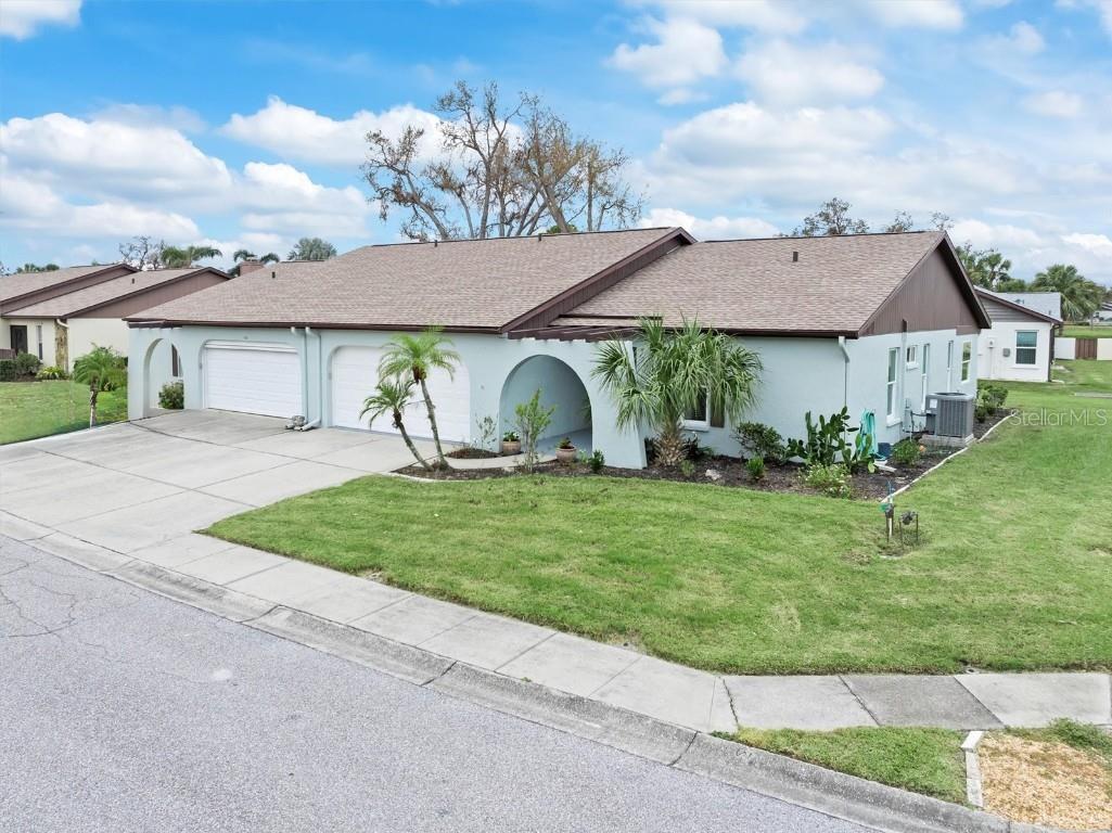 656 Linden Drive Englewood FL 34223 C7499620 image1