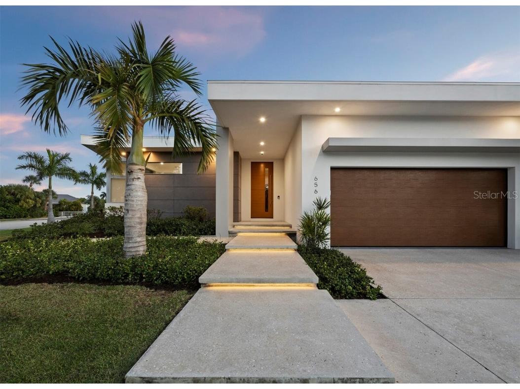 656 S Owl Drive Sarasota FL 34236 A4671970 image1