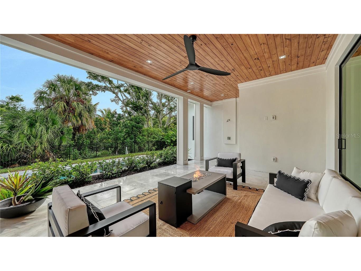 656 Tropical Circle Sarasota FL 34242 A4674326 image13