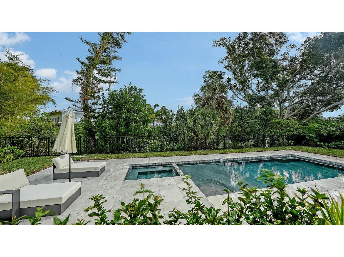 656 Tropical Circle Sarasota FL 34242 A4674326 image16