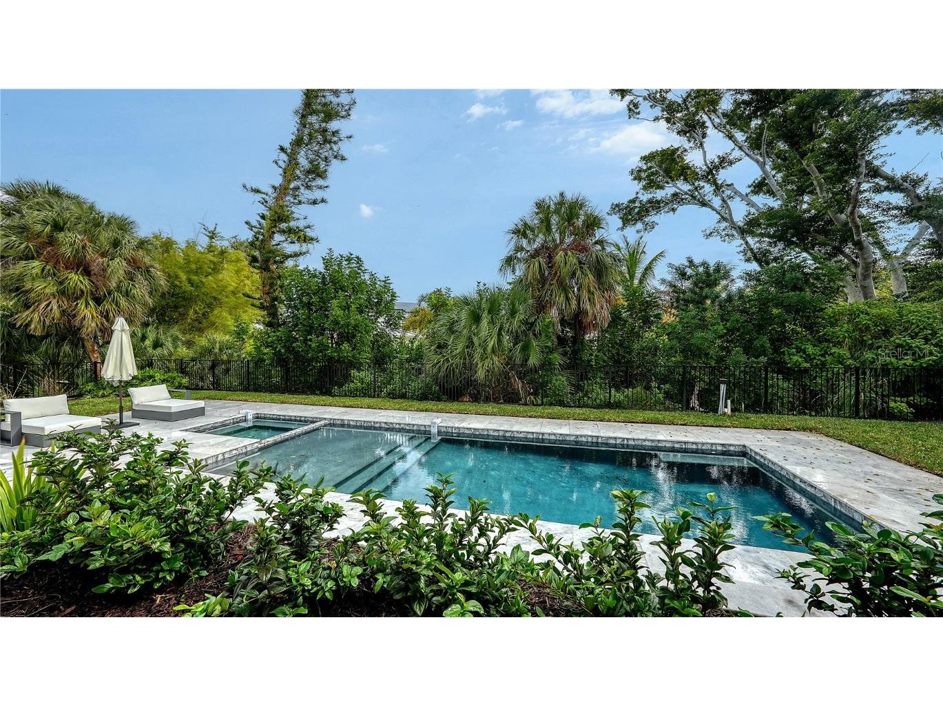 656 Tropical Circle Sarasota FL 34242 A4674326 image17