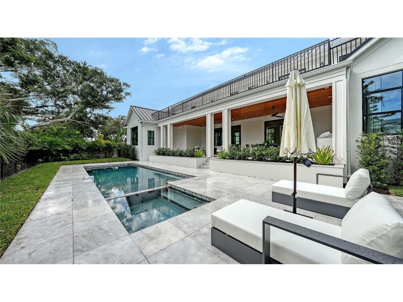 656 Tropical Circle Sarasota FL 34242 A4674326 image18