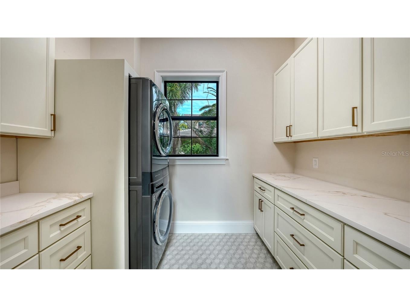 656 Tropical Circle Sarasota FL 34242 A4674326 image42