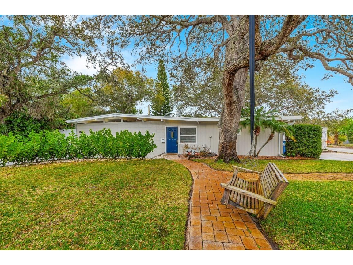 6561 Mango Avenue S Saint Petersburg FL 33707 U8227865 image1