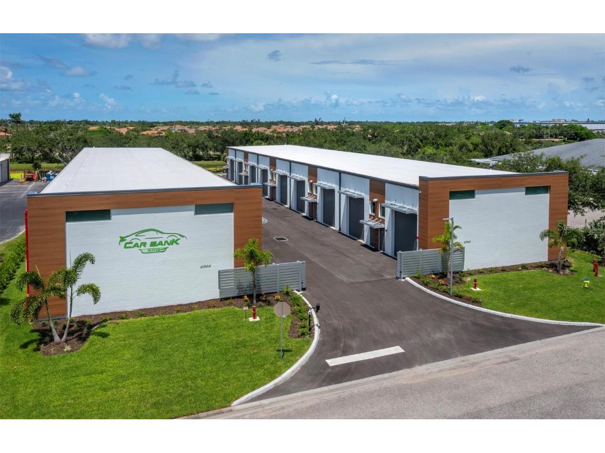 6562 Palmer Park Circle #18 Sarasota FL 34238 A4674481 image1